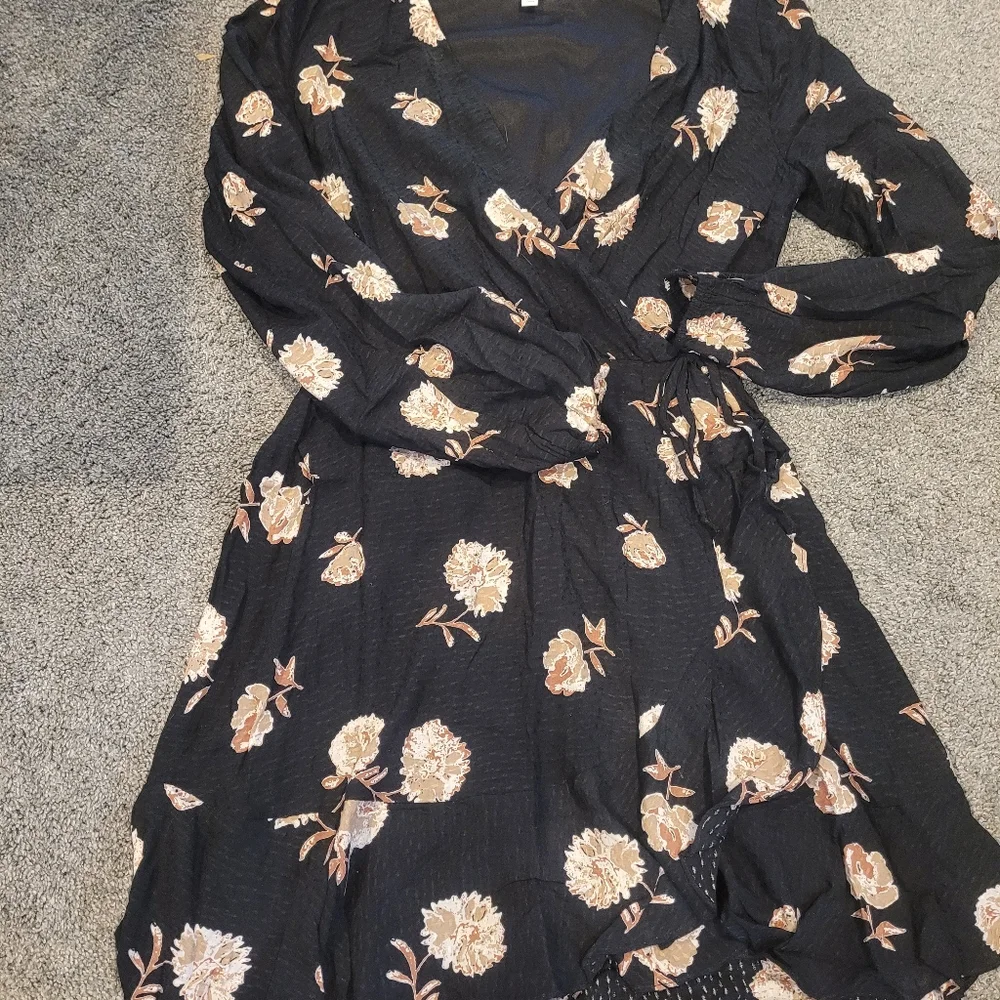 Dress - Picture 3 of 3
